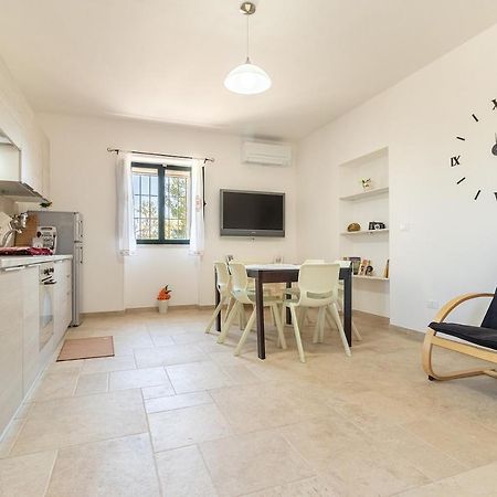 Trullo Carsico By Itriahomes Ceglie Messapica Bagian luar foto