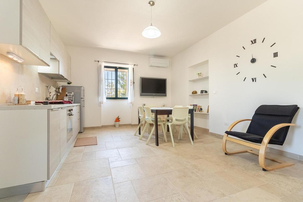 Trullo Carsico By Itriahomes Ceglie Messapica Bagian luar foto
