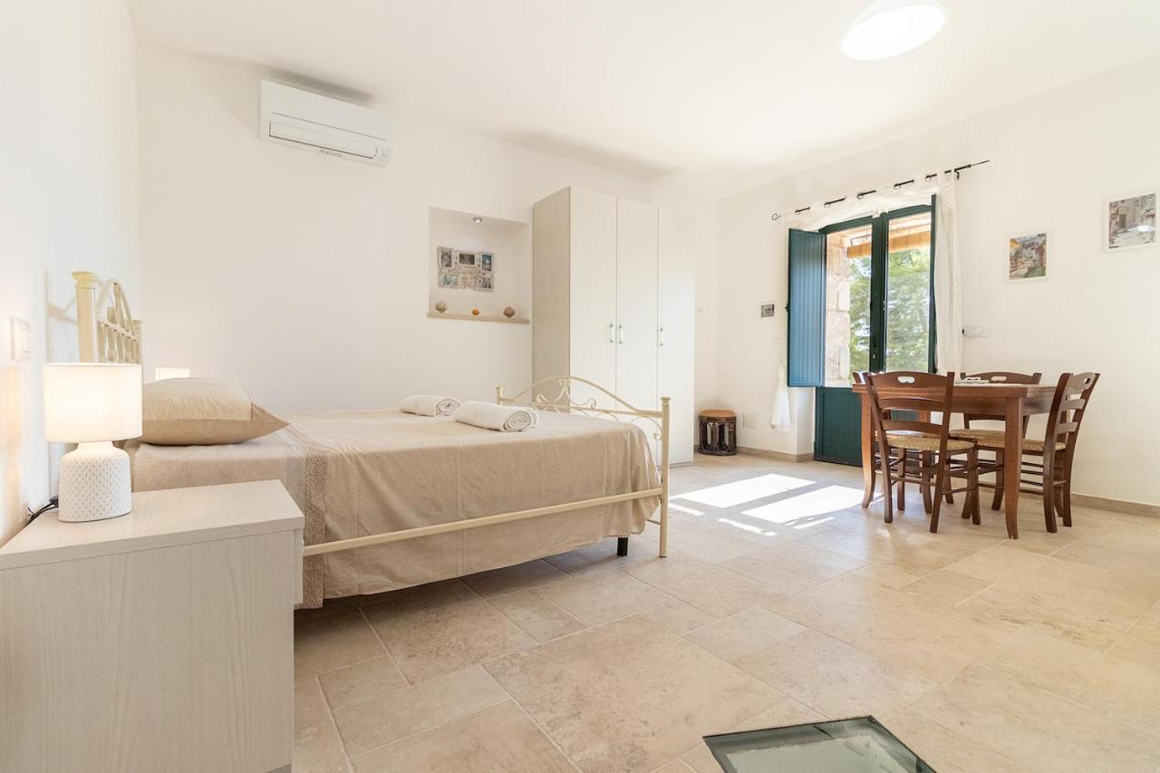 Trullo Carsico By Itriahomes Ceglie Messapica Bagian luar foto
